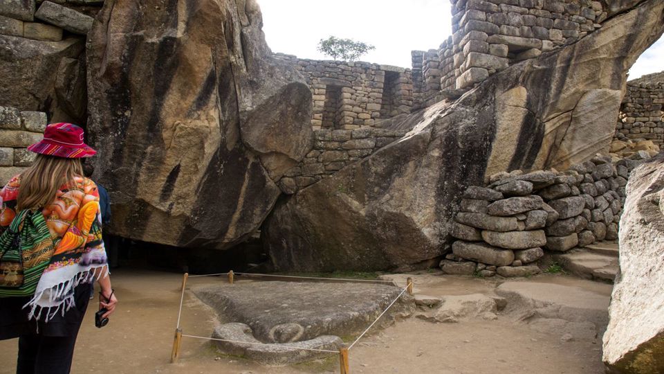 Ollantaytambo to Machu Picchu by Train foto 3